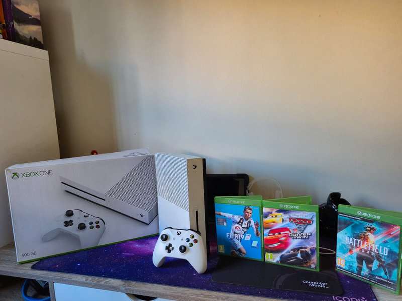 Xbox One S 500GB Bundle (Original Packaging)(Pre-owned)