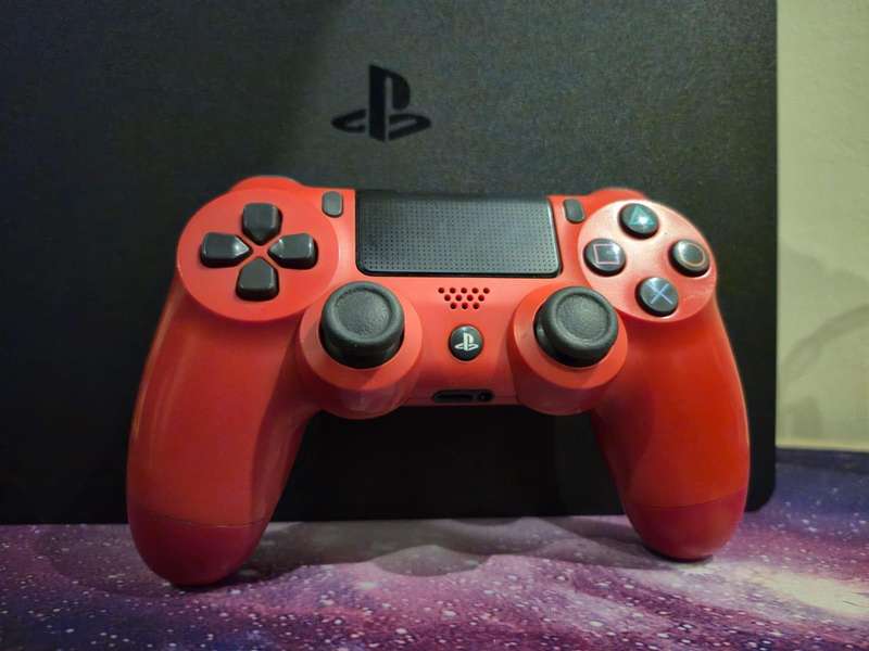PS4 500GB Slimline (HDR), 1 Controller (Magna Red)(Pre-owned)