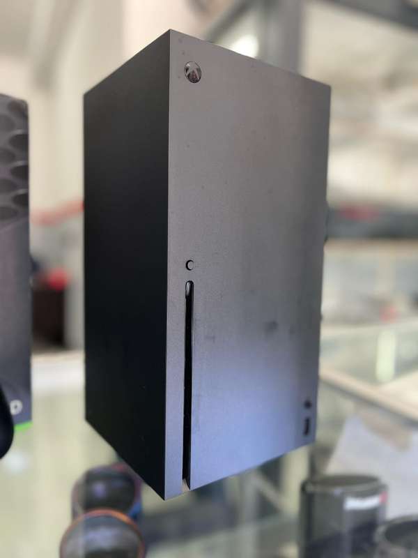 Xbox Series X 1TB SSD, 2 Original Controllers, Original Packaging (Pre-owned)