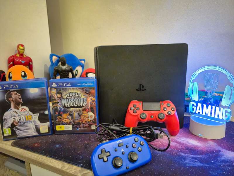 PS4 500GB Slimline, 2 Controllers, 2 Games (Pre-owned)