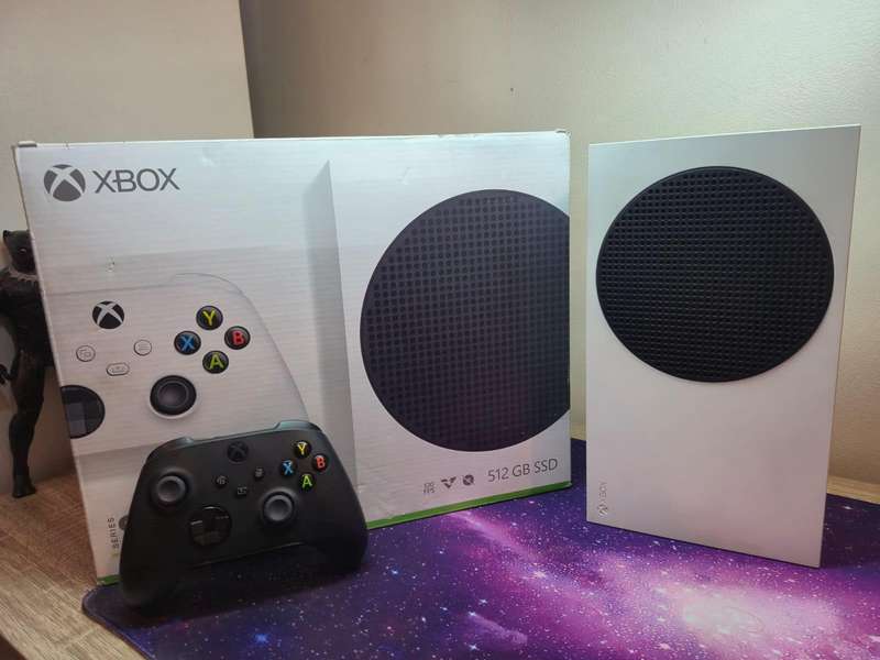 Xbox Series S 500GB SSD + Xbox Series (S/X) Controller