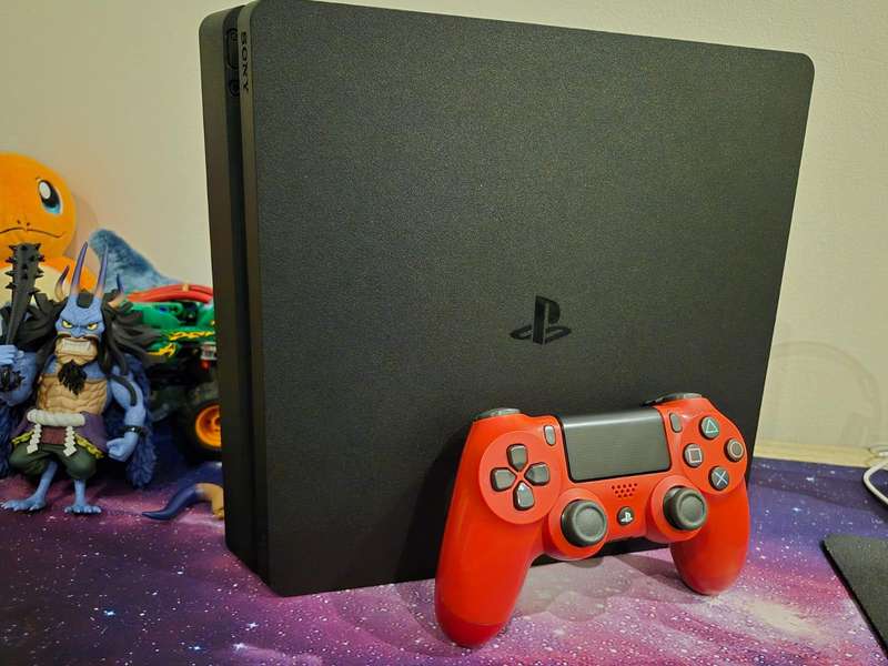 PS4 500GB Slimline (HDR), 1 Controller (Magna Red)(Pre-owned)