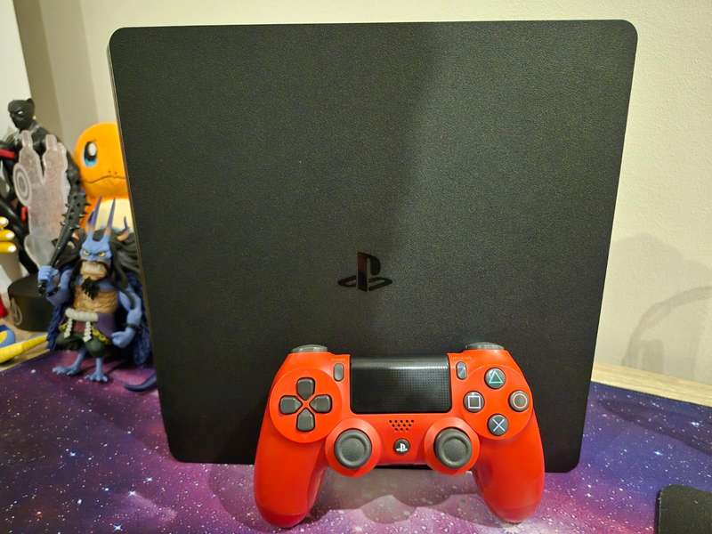 PS4 500GB Slimline (HDR), 1 Controller (Magna Red)(Pre-owned)