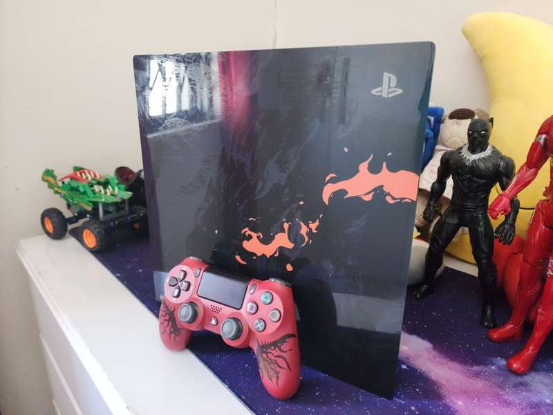 PS4 PRO 1TB Limited Edition Monster Hunter World Console + Monster Hunter Limited Edition Control