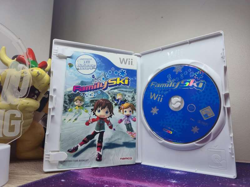Nintendo Wii Family Ski (Supports Wii Balance Board) (Pre-owned)