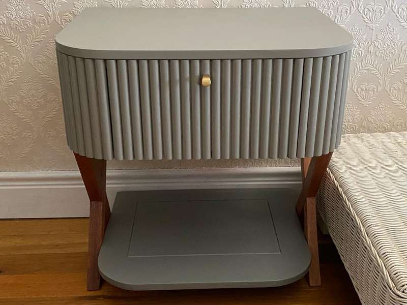 Oval Modern (Oval fluted design) Cross Based Pedestal