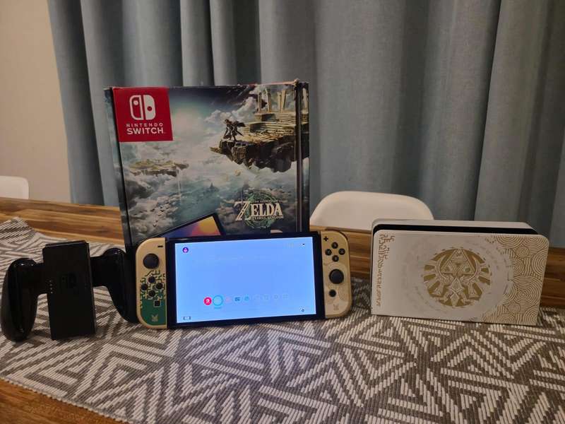 Nintendo Switch OLED Limited Edition Zelda (Pre-owned)
