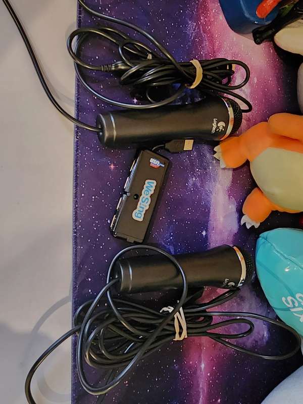 Nintendo Wii ''We Sing'' + 2 Logitech Mics (Pre-owned)
