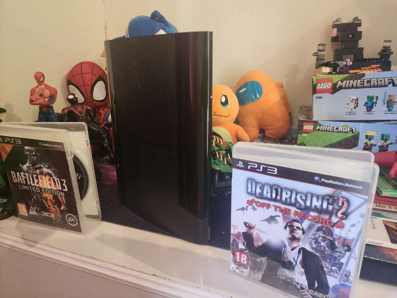 PS3 12GB Super Slim, 2 Games, 1 Controller