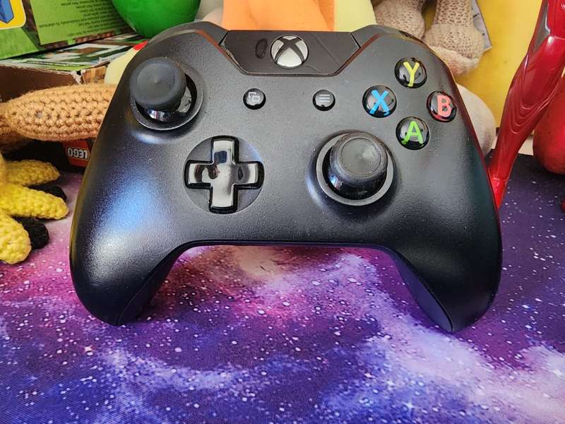 Xbox One 1TB in Original Packaging + Controller