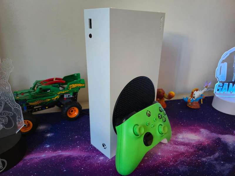 Xbox Series S 500GB SSD + Xbox Series(S/X) Controller (Pre-owned)