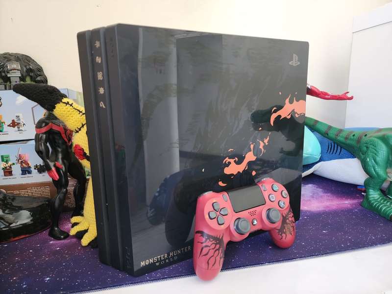 PS4 PRO 1TB Limited Edition Monster Hunter World Console + Monster Hunter Limited Edition Control
