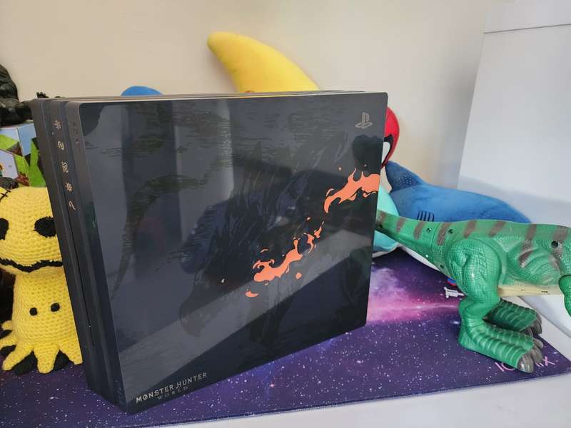 PS4 PRO 1TB Limited Edition Monster Hunter World Console + Monster Hunter Limited Edition Control