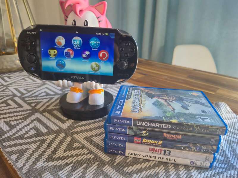 PS VITA OLED 1000 Model, 5 Original Games, 32GB Original VITA Card