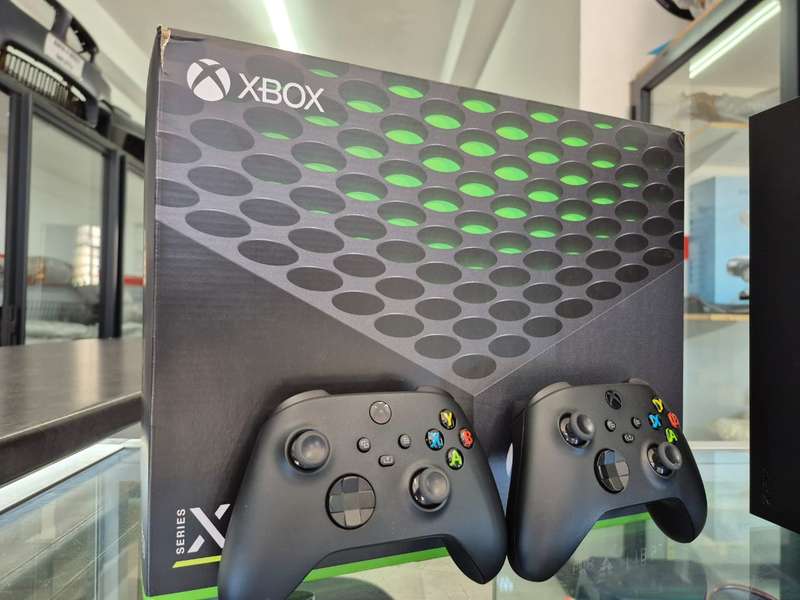 Xbox Series X 1TB SSD, 2 Original Controllers, Original Packaging (Pre-owned)
