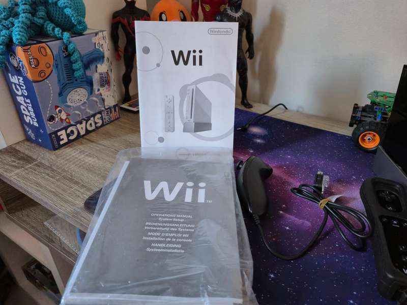 Nintendo Wii Black Edition (Wii Sports Resort Pack)(Pre-owned)