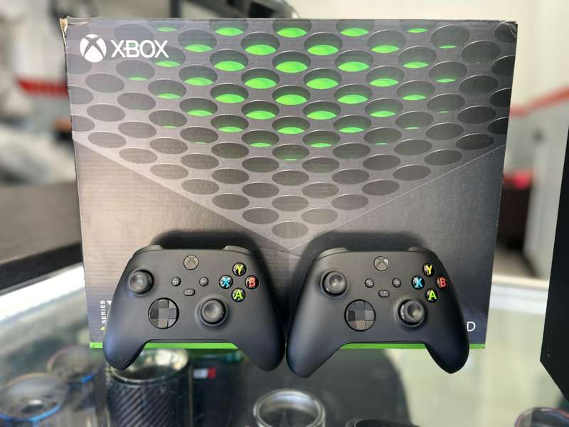 Xbox Series X 1TB SSD, 2 Original Controllers, Original Packaging (Pre-owned)