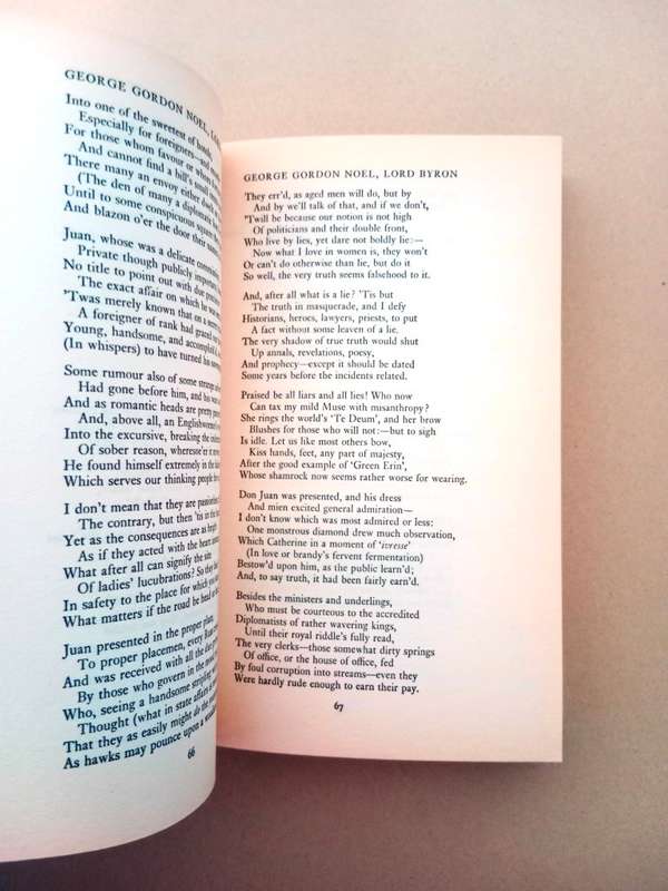The New Oxford Book of Light Verse, chosen by Kingsley Amis
