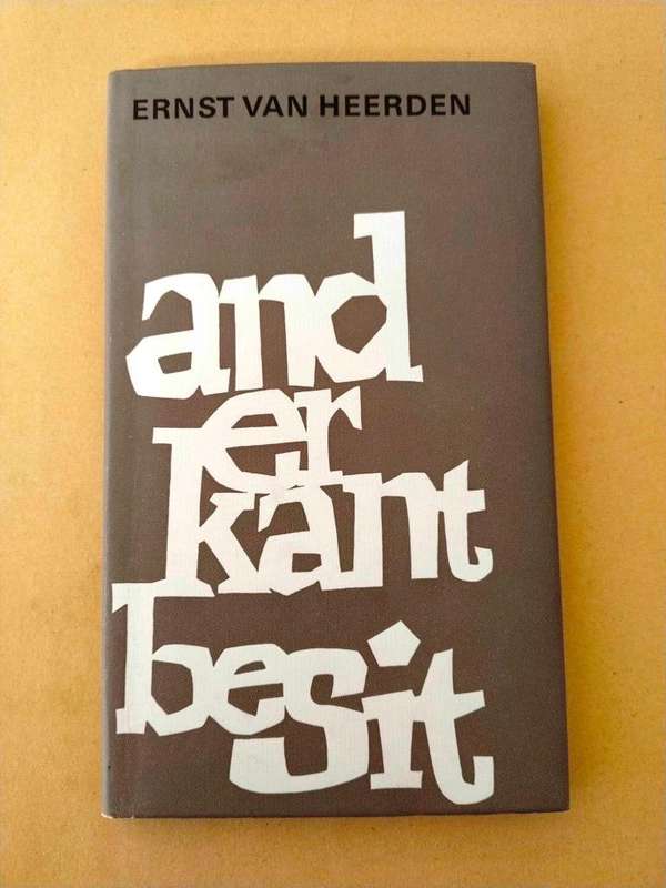 Anderkant Besit, Ernst van Heerden ['n digbundel]