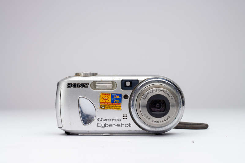 Sony Cyber-shot DSC-P73 (For Parts)