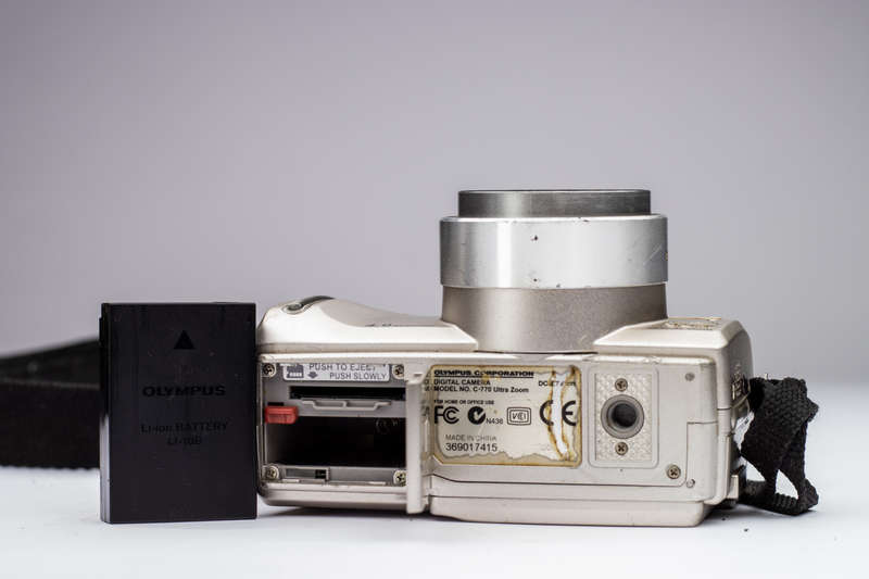 Olympus C-770 Mirrorless Camera