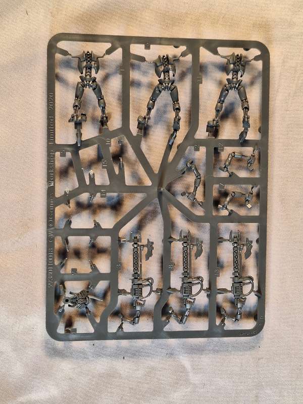Warhammer 40,000 necrons warriors and paints set