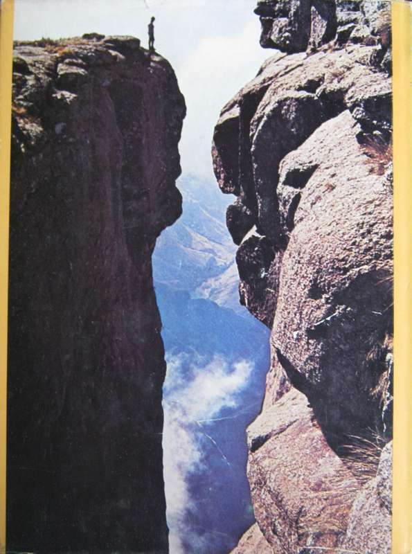 Barrier of Spears Drama of the Drakensberg R O Pearse