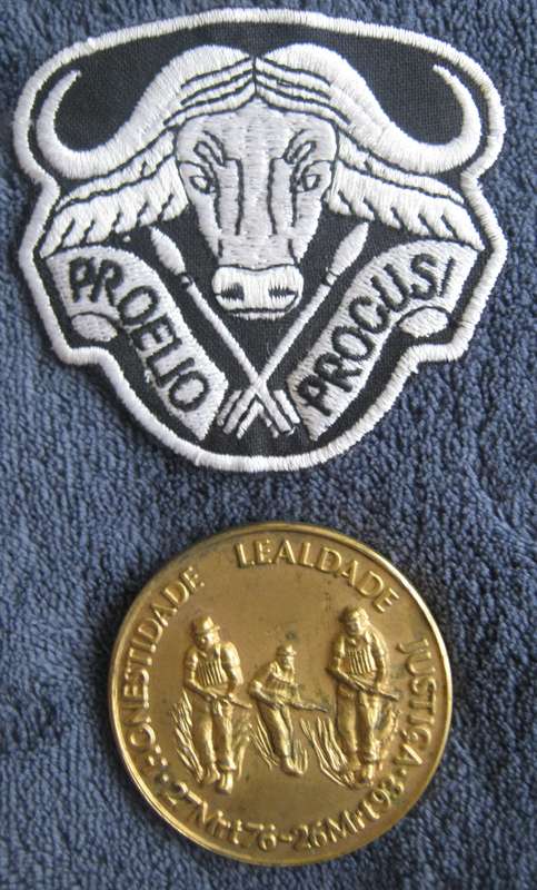 Buffalo Battalion South Africas 32 Battalion + 32 Battalion Coin & aftermarket Badge