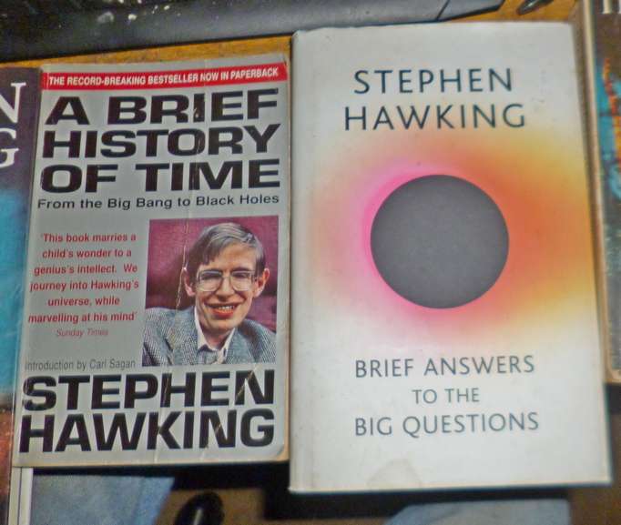 4 Stephen Hawking Books and 1 Roger Penrose