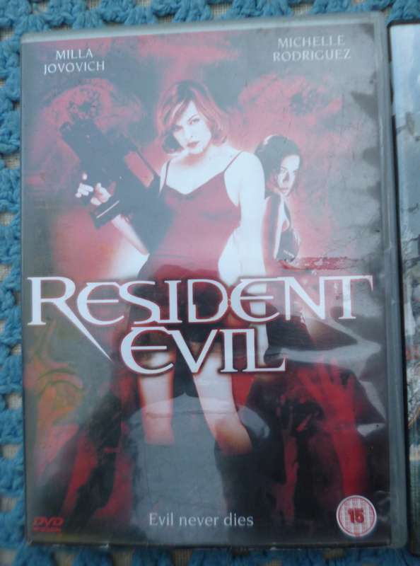 Resident Evil   [ 3 disks ] Evil never dies  Retribution  Apocalypse