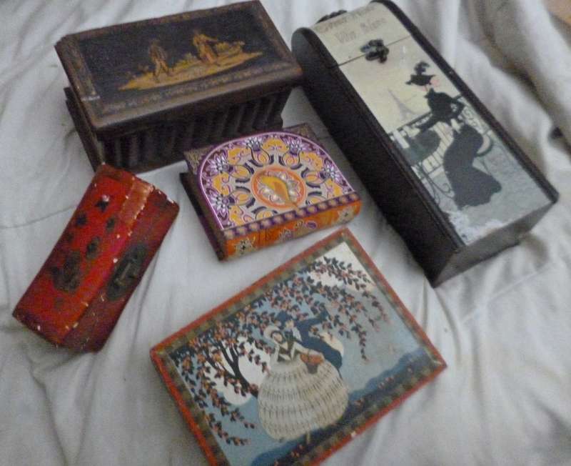 5 Vintage / Antique boxes
