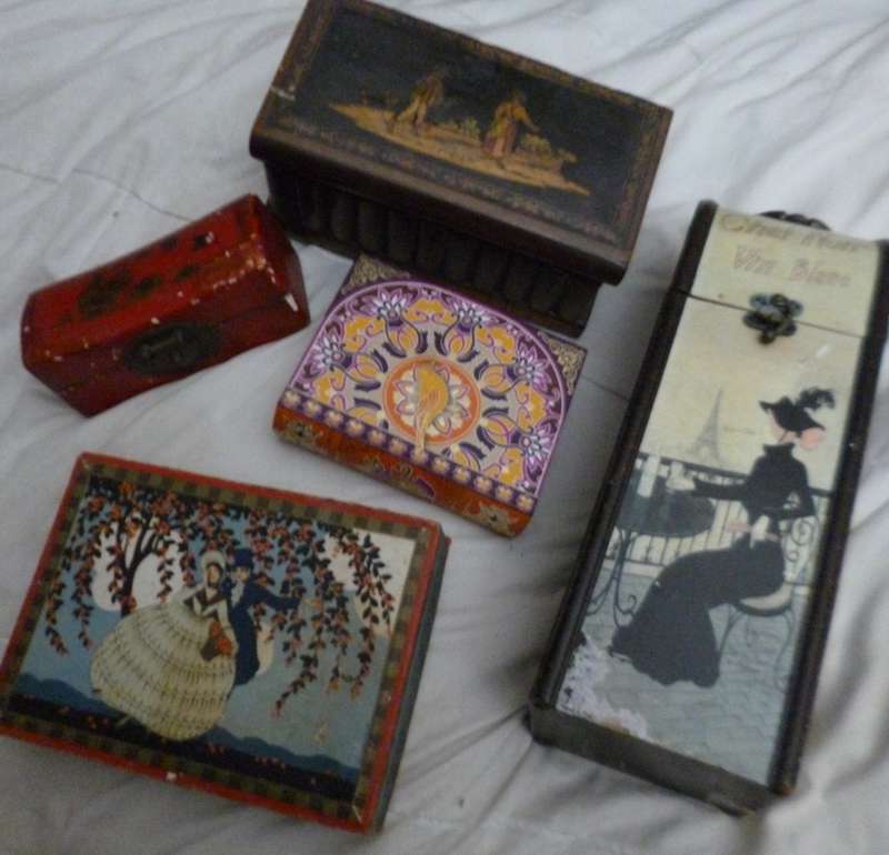 5 Vintage / Antique boxes