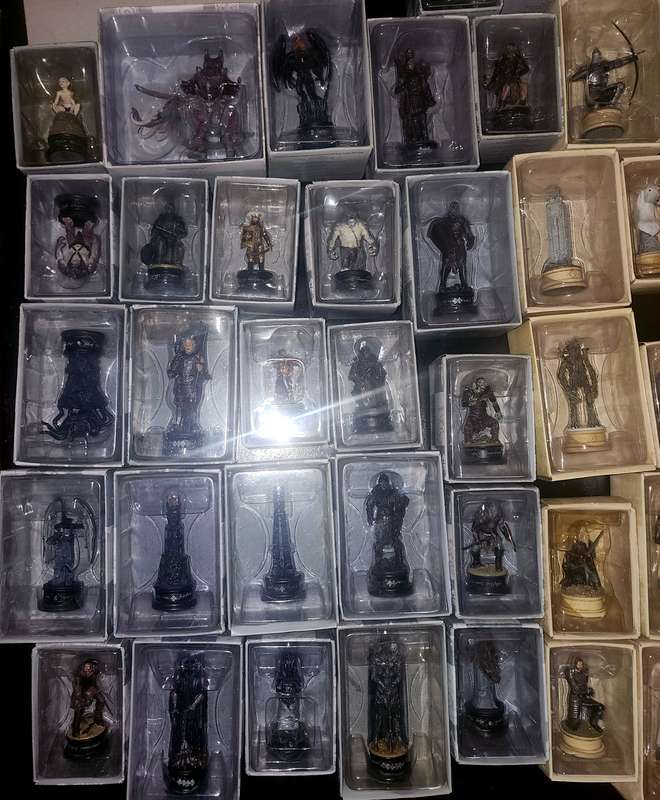 Lord of the Rings Chess Set Pieces and Magazines