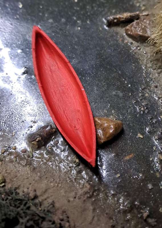 Model Trains HO 1 x River Canoe (Red) - 68mm x 16mm x 7mm