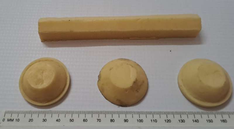 Model Trains HO 3 x Silo tops & 1 x Walkway (Sale) (Unpainted)