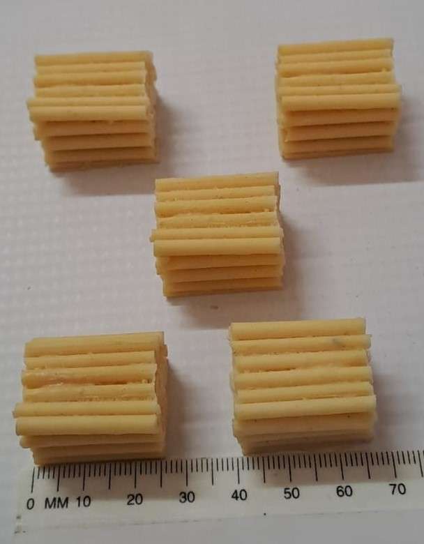 Model Trains HO 5 x Wood piles for Sawmill or flatbed (Unpainted) 5 x 25x20x18mm