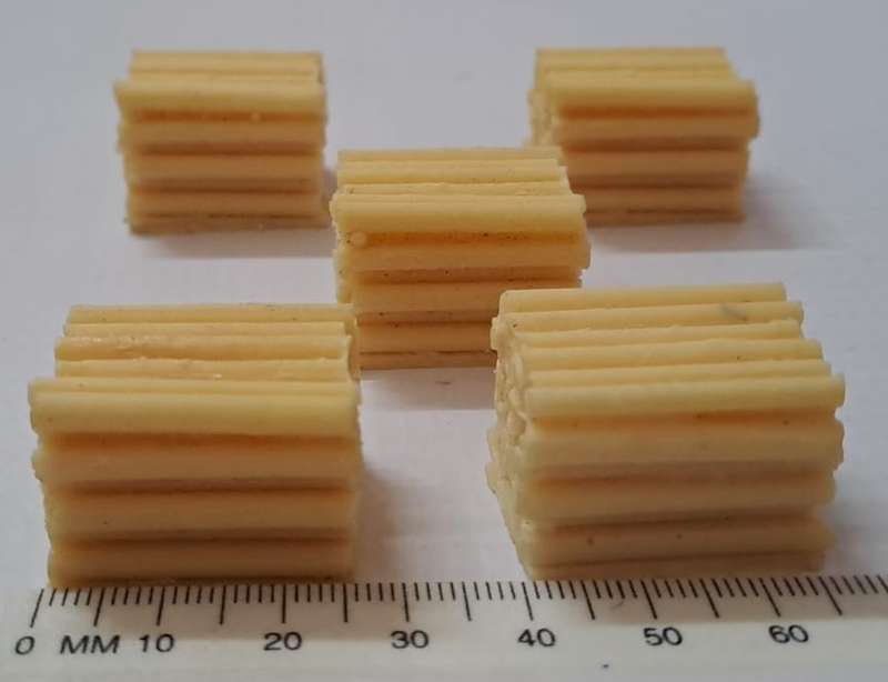 Model Trains HO 5 x Wood piles for Sawmill or flatbed (Unpainted) 5 x 25x20x18mm