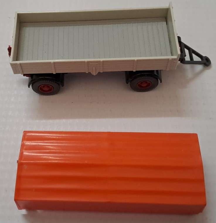 Model Trains/Cars HO 1 x Wiking Trailer (White & Orange).