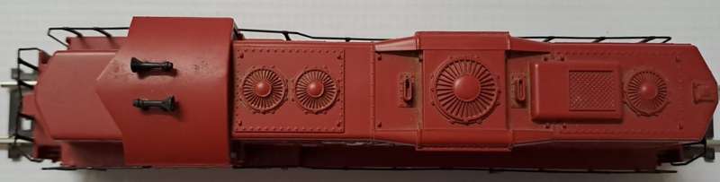 Model Trains HO 1 x Walthers Canadian Diesel with Kadee couplers. Good running condition.