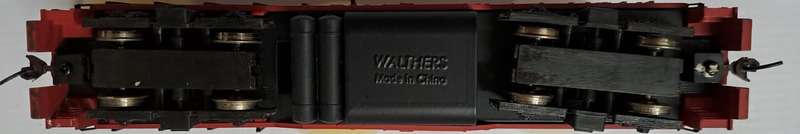 Model Trains HO 1 x Walthers Canadian Diesel with Kadee couplers. Good running condition.