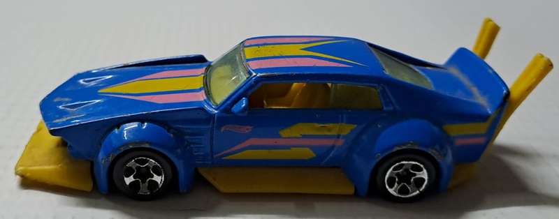 Hotweels Diecast Model Car 1186 MJ, I, NL Mattel 2011 Mad Manga 1/64 scale
