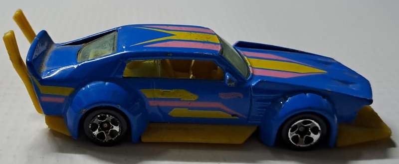 Hotweels Diecast Model Car 1186 MJ, I, NL Mattel 2011 Mad Manga 1/64 scale