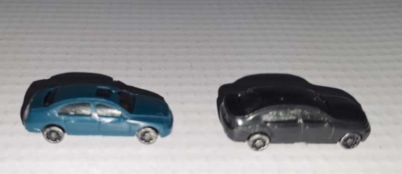 Model Trains N-Scale 2 x Cars. 25mm x 9mm x 8mm