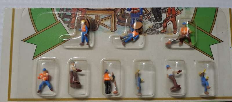 Model Trains N-Scale 9 x Worker Figures.