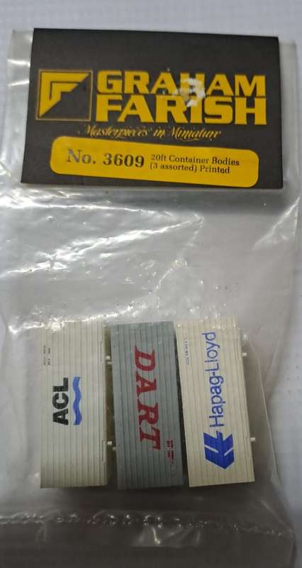 Model Trains N-Scale 3 x Containers.
