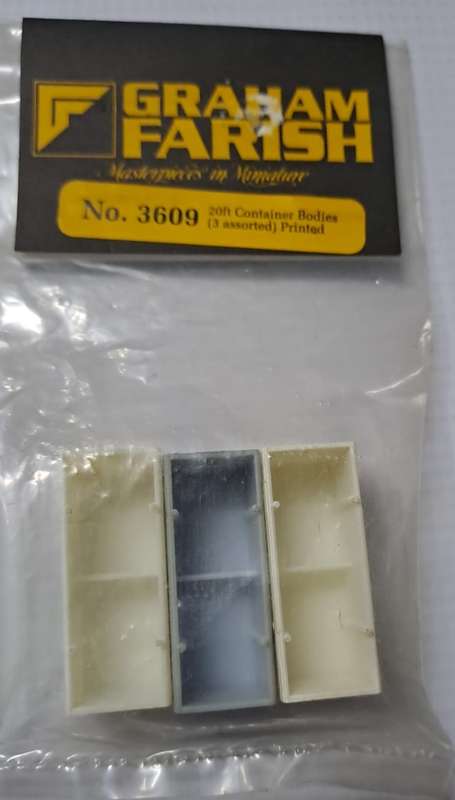 Model Trains N-Scale 3 x Containers.