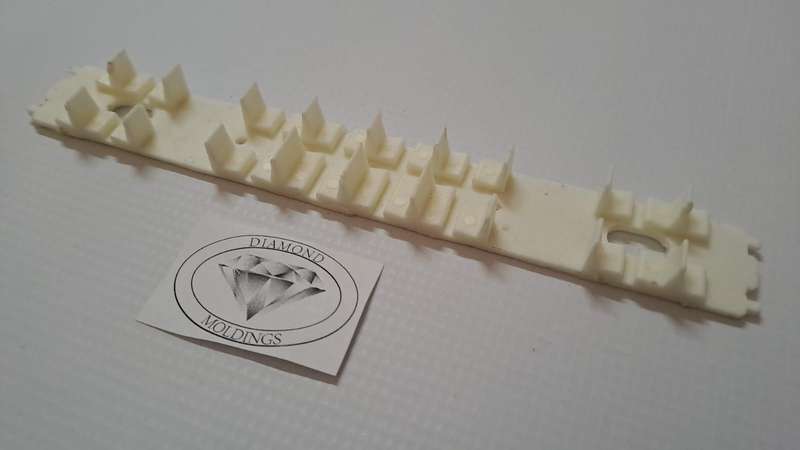 Model Trains HO 1 x Suburban Seats. -  210mm x 27mm x 13mm