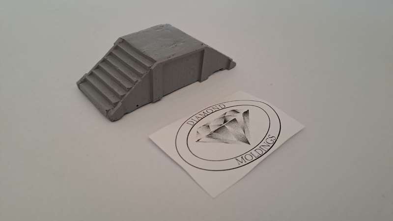 Model Trains HO 1 x Steps - 69mm x 28mm x 17mm