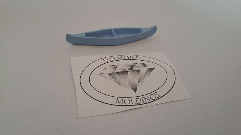 Model Trains HO 1 x Canoe (L. Blue) - 53mm x 9mm x 6mm