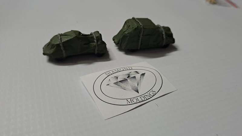 Model Trains HO 1 x Car Old under Tarpaulin (x2) - 52 x 19 x 20 & 44 x 17 x 16mm